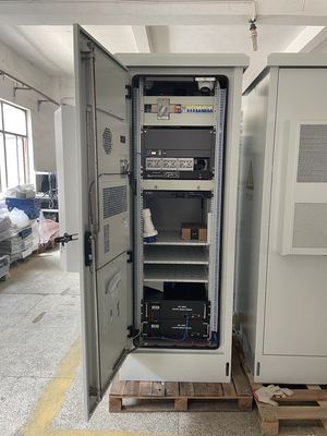 19インチ18U 標準的な屋外通信キャビネット 冷却システム1ステンレス鋼の玄関
